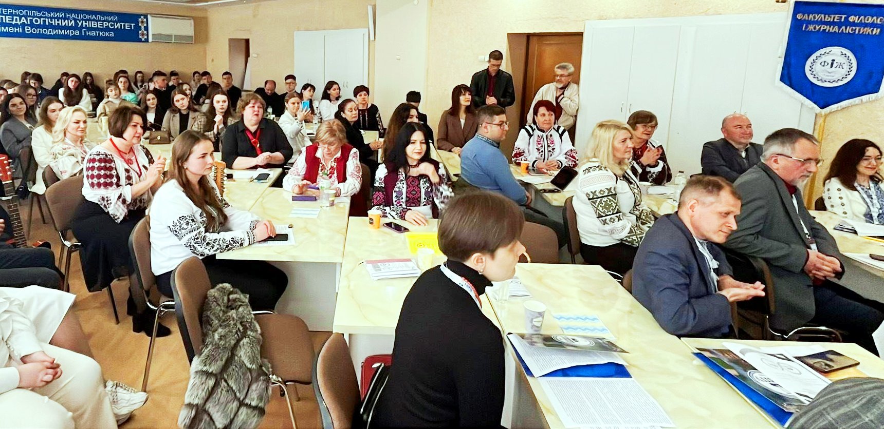 Учасники конференції.jpg